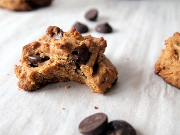 Almond Butter Dark Chocolate Cookies